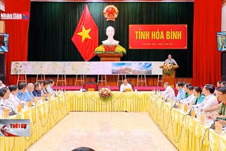 Thủ tướng Phạm Minh Chính dư và chủ trì buổi làm việc với lãnh đạo chủ chốt tỉnh Hòa Bình.