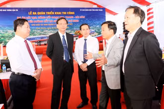 Đồng chí Nguyễn Đức Thanh (người đứng thứ hai bên trái) và lãnh đạo tỉnh Ninh Thuận dự Lễ ra quân triển khai thi công Dự án cải tạo nâng cấp đoạn Nha Trang-Sài Gòn tuyến đường sắt Hà Nội-Thành phố Hồ Chí Minh tổ chức tại Ga Tháp Chàm, Ninh Thuận năm 2023.