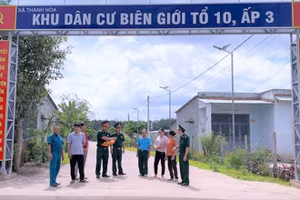 Khu dân cư liền kề chốt dân quân trên tuyến biên giới huyện Bù Ðốp, tỉnh Bình Phước.