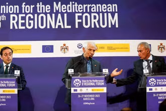 Các nhà lãnh đạo Liên minh Ðịa Trung Hải họp báo ở Barcelona. (Ảnh REUTERS)