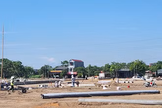 Chủ đầu tư dự án đô thị mới Tây Nam thành phố Việt Trì đang khẩn trương hoàn thiện hạ tầng giai đoạn 1 của khu đô thị.