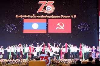 Tiết mục văn nghệ tại lễ kỷ niệm.