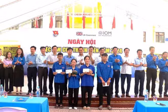Ngày hội việc làm cho thanh niên Quảng Bình năm 2024 hỗ trợ thanh niên, lao động trẻ mong muốn làm việc trong nước và nước ngoài. (Ảnh TTXVN)