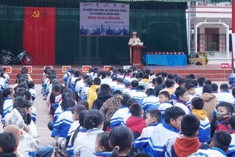 Tuyên truyền giáo dục pháp luật cho học sinh tại Trường tiểu học và trung học cơ sở Tường Phù, huyện Phù Yên (tỉnh Sơn La).