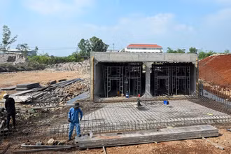 Các đơn vị thi công dự án thành phần 3 dự án đầu tư xây dựng đường cao tốc Biên Hòa - Vũng Tàu. (Ảnh DUY LINH)