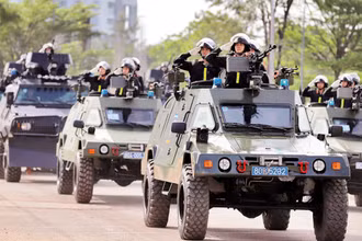 Cán bộ, chiến sĩ Công an Thành phố Hồ Chí Minh tại một cuộc diễn tập, diễu binh.