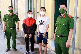 Công an quận Hồng Bàng (Hải Phòng) tạm giữ hình sự các đối tượng chống người thi hành công vụ.