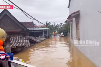 Bảo đảm an toàn cho người dân vùng lũ