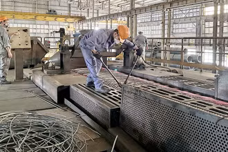 Sản xuất thép cuộn tại Công ty cổ phần Gang thép Thái Nguyên.