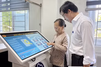 Hướng dẫn người dân sử dụng VssID tại Bảo hiểm xã hội thành phố Hội An (Quảng Nam).