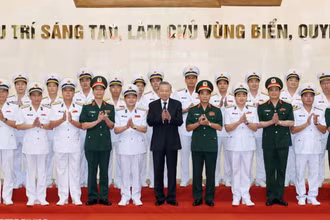 Chủ tịch nước thăm và làm việc với Quân chủng Hải quân