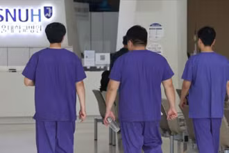 Nhân viên y tế làm việc tại một bệnh viện ở Seoul, Hàn Quốc, ngày 6/6/2024. (Ảnh tư liệu: Yonhap/TTXVN)