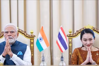 Thủ tướng Thái Lan Paetongtam Shinawata và Thủ tướng Ấn Độ Narendra Modi tại cuộc gặp ở thủ đô Bangkok, Thái Lan ngày 3/4/2025. (Ảnh: ANI/TTXVN)