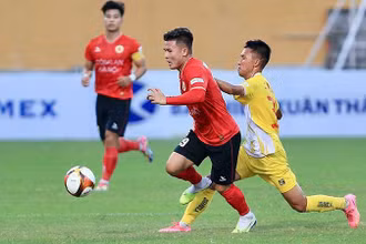 Quang Hải (áo đỏ) vẫn là nhân tố được trông chờ của Công an Hà Nội trong mùa giải V.League 1- 2023/2024. (Ảnh VFF)