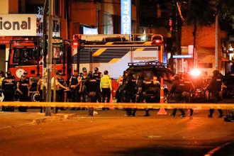 Cảnh sát phong tỏa hiện trường vụ ám sát ứng cử viên tổng thống Ecuador. (Ảnh REUTERS)