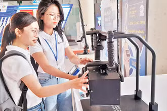Trưng bày các sản phẩm khoa học-công nghệ tại Khu Công nghệ cao Thành phố Hồ Chí Minh.