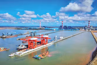 Khu cảng biển Trung tâm Điện lực Duyên Hải, thị xã Duyên Hải.