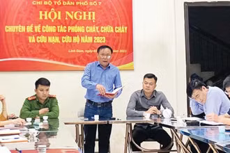 Buổi sinh hoạt chuyên đề phòng cháy, chữa cháy tại Chi bộ tổ dân phố số 7, phường Đại Kim, quận Hoàng Mai.