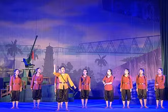 Cảnh trong trích đoạn “Những vì sao không tắt” của Trung tâm Văn hóa nghệ thuật tỉnh Hà Nam.