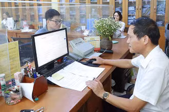 Sở Tài nguyên và Môi trường tỉnh Vĩnh Phúc đẩy mạnh ứng dụng công nghệ tạo thuận lợi cho người dân, doanh nghiệp khi làm thủ tục hành chính. (Ảnh: THẾ HÙNG)
