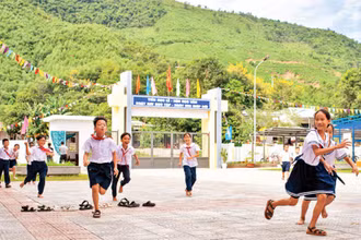 Giờ ra chơi tại điểm Trường tiểu học Hòa Bắc, thôn Phò Nam, xã Hòa Bắc.