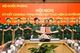 Ký kết chương trình phối hợp thực hiện chuyển đổi số giữa Tổng cục Hậu cần và Tập đoàn Viettel, tháng 5/2023.