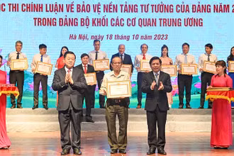 Cuộc thi chính luận về bảo vệ nền tảng tư tưởng của Đảng góp phần cụ thể hóa việc thực hiện Nghị quyết số 35-NQ/TW của Bộ Chính trị trong Khối các cơ quan Trung ương. (Ảnh DUY LINH)