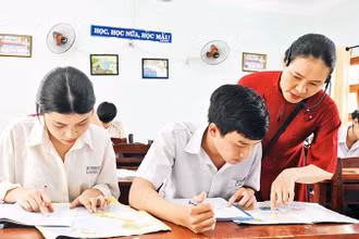 Học sinh Trường THPT Phạm Phú Thứ (xã Hòa Sơn, huyện Hòa Vang, thành phố Đà Nẵng) trong giờ ôn tập trước kỳ thi.