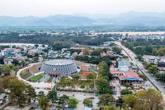Trên nền chiến trường xưa, Điện Biên Phủ hôm nay đang đổi thay từng ngày. (Ảnh THÀNH ĐẠT)