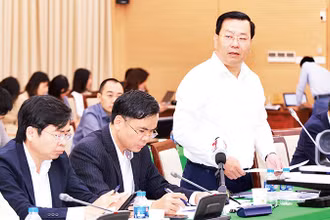 Giám đốc Sở Xây dựng Hà Nội Võ Nguyên Phong báo cáo tại Hội nghị triển khai Đề án đầu tư xây dựng ít nhất 1 triệu căn hộ nhà ở xã hội.