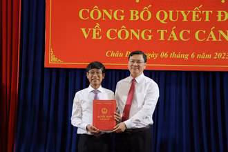 Ông Nguyễn Đức Tân nhận nhiệm vụ Phó Chủ tịch Ủy ban nhân dân huyện Châu Đức.