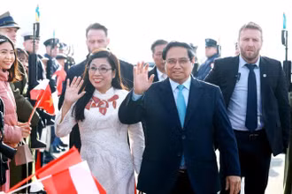 [Ảnh] Thủ tướng Phạm Minh Chính và Phu nhân kết thúc chuyến thăm chính thức Ba Lan