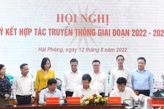 Ký kết hợp tác truyền thông giữa thành phố Hải Phòng với Báo Nhân Dân và Thông tấn xã Việt Nam. (Ảnh: Thành Đạt)