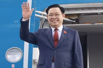Chủ tịch Quốc hội Vương Đình Huệ lên đường dự Hội nghị Cấp cao Quốc hội ba nước Campuchia-Lào-Việt Nam