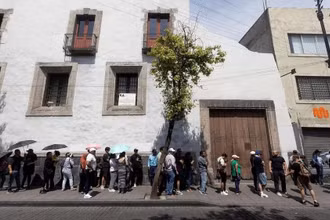 Người dân Mexico xếp hàng đi bỏ phiếu. (Nguồn: Reuters)