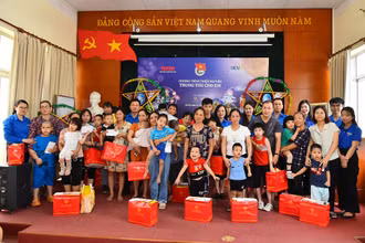 [Ảnh] Trung thu yêu thương cùng các em thiếu nhi tại Bệnh viện Phục hồi chức năng Hà Nội 