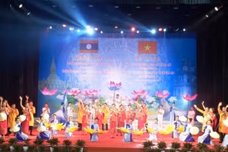 Lễ kỷ niệm 60 năm Ngày thiết lập quan hệ ngoại giao Việt Nam-Lào được tỉnh Hà Tĩnh tổ chức trang trọng, ấm tình đoàn kết.