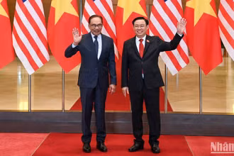 [Ảnh] Chủ tịch Quốc hội Vương Đình Huệ tiếp Thủ tướng Malaysia Anwar Ibrahim