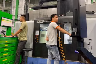 Sản xuất thiết bị công nghệ cao tại Khu công nghệ cao Hòa Lạc.