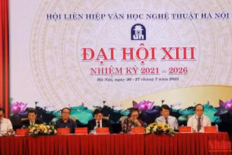 Đoàn Chủ tịch điều hành Đại hội.