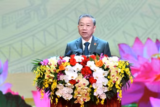 Tổng Bí thư Tô Lâm, Bí thư Quân ủy Trung ương đọc diễn văn tại lễ kỷ niệm. Ảnh: ĐĂNG KHOA