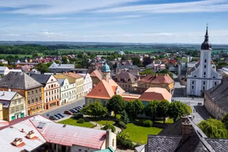 Nhiệt độ trung bình tại thủ đô Prague, CH Séc lên tới 12,8 độ C (55 độ F) trong năm 2023. (Ảnh: CNN)