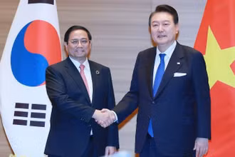 Thủ tướng Phạm Minh Chính và Tổng thống Hàn Quốc Yoon Suk Yeol. (Ảnh: Dương Giang)