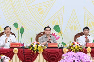 Chủ tịch Quốc hội Vương Đình Huệ dự Hội nghị công bố quy hoạch tỉnh Sóc Trăng. (Ảnh Duy Linh)