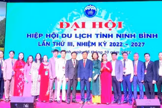 Ra mắt Ban Chấp hành Hiệp hội Du lịch Ninh Bình.