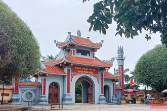 Cổng tam quan Nghĩa trang liệt sĩ huyện Đông Hưng (tỉnh Thái Bình). 