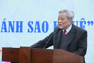 Tác giả Nguyễn Túc. (Ảnh: Diệp Vinh)