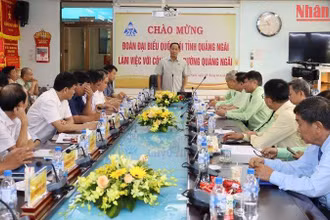 Phó Chủ tịch Quốc hội Trần Quang Phương phát biểu tại buổi làm việc với Công ty cổ phần đường Quảng Ngãi.