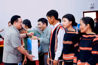 Để gia đình chính sách, người có công, hộ nghèo ở Gia Lai vui Xuân, đón Tết 