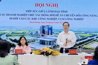 Phó Chủ tịch Ủy ban nhân dân tỉnh Bình Dương Nguyễn Văn Dành phát biểu tại hội nghị.